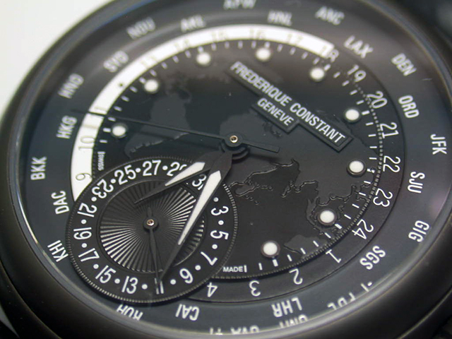 Frederique Constant Worldtimer Herrenuhr in Edelstahl schwarz mit schwarzem Zifferblatt